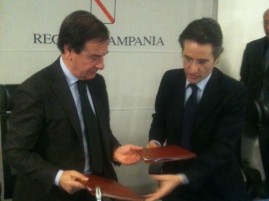 Giovanni Santomauro-Stefano Caldoro-firma-accordo-Più Europa